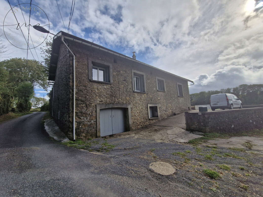 Maison à CASTANET-LE-HAUT