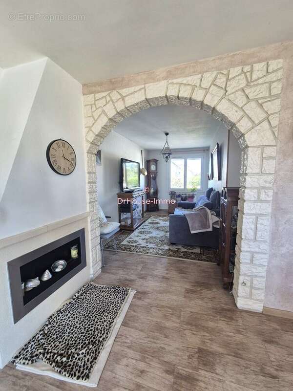 Maison à CRECY-LA-CHAPELLE