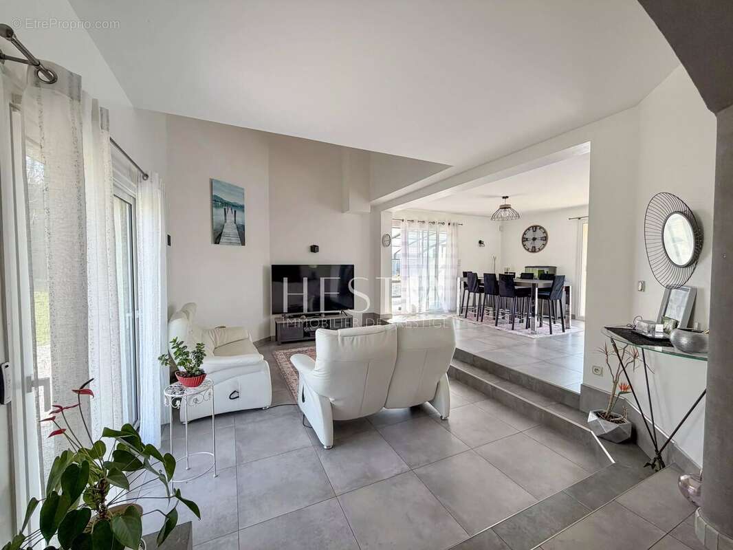 Maison à SAINT-MARTIN-BELLEVUE