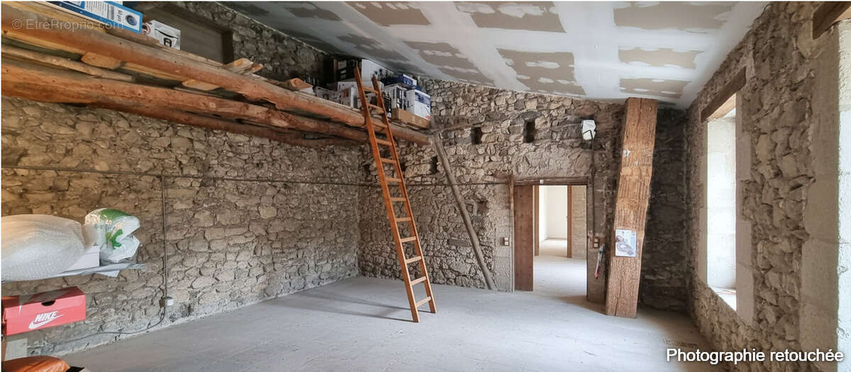 Maison à ROCHEMAURE