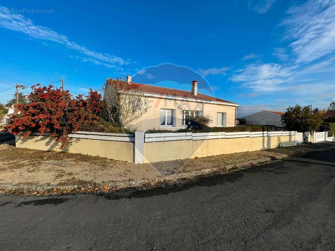 Maison à DOMPIERRE-SUR-MER