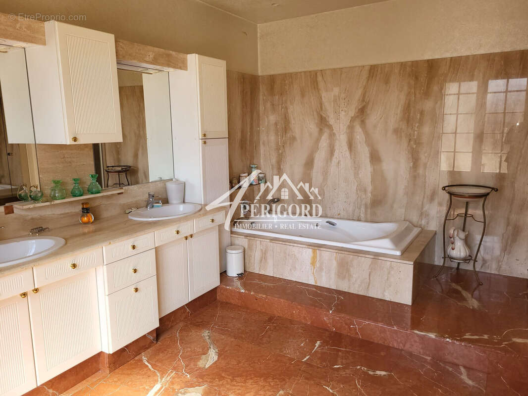 Appartement 235 m² à Bergerac  - photo 2