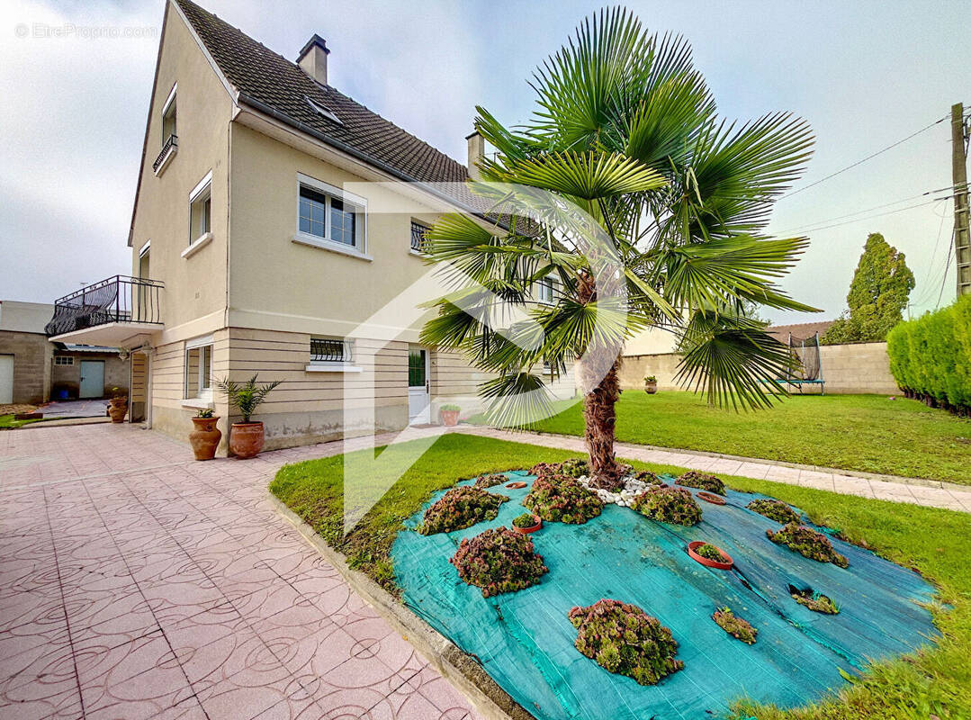 Maison à VILLENEUVE-SAINT-GERMAIN