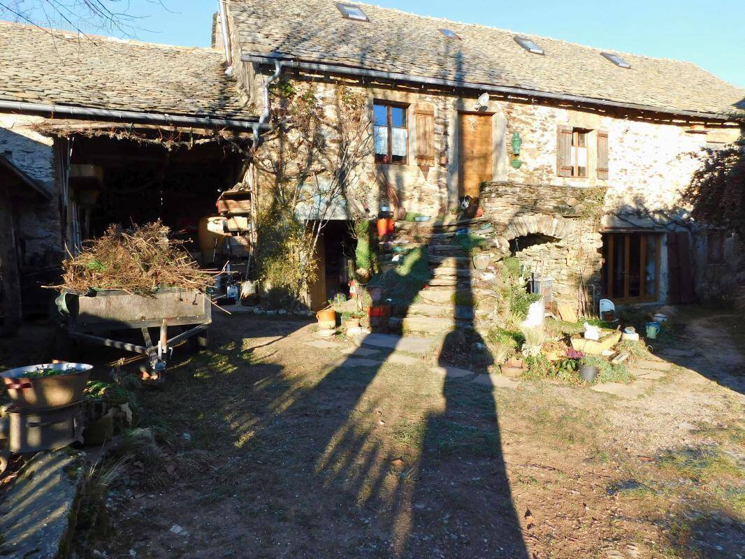 Maison à LA SALVETAT-PEYRALES