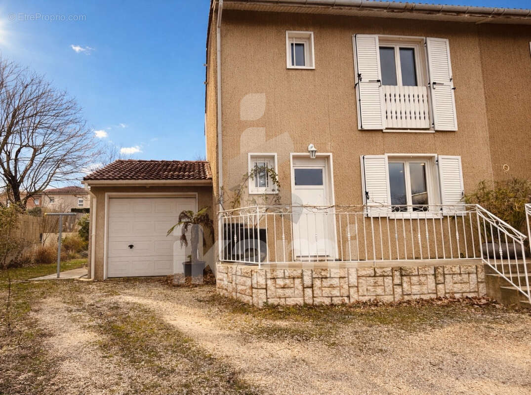 Maison à SALAISE-SUR-SANNE