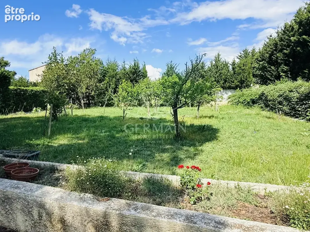 L'Isle-sur-la-Sorgue, à vendre en exclusivité, terrain constructible de 700 m² environen zone UC du PLU. - photo 2
