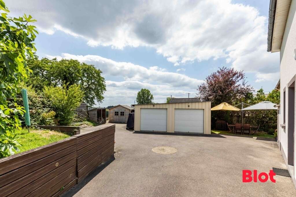 Maison à VEZIN-LE-COQUET