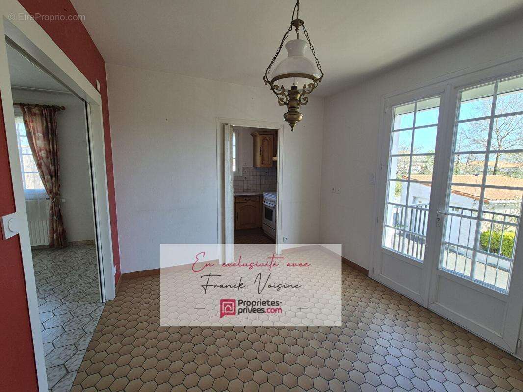 A VENDRE  en EXCLUSIVITE aux Herbiers, centre ville - Maison avec 4 chambres sur un terrain de  729 m2 env - photo 12