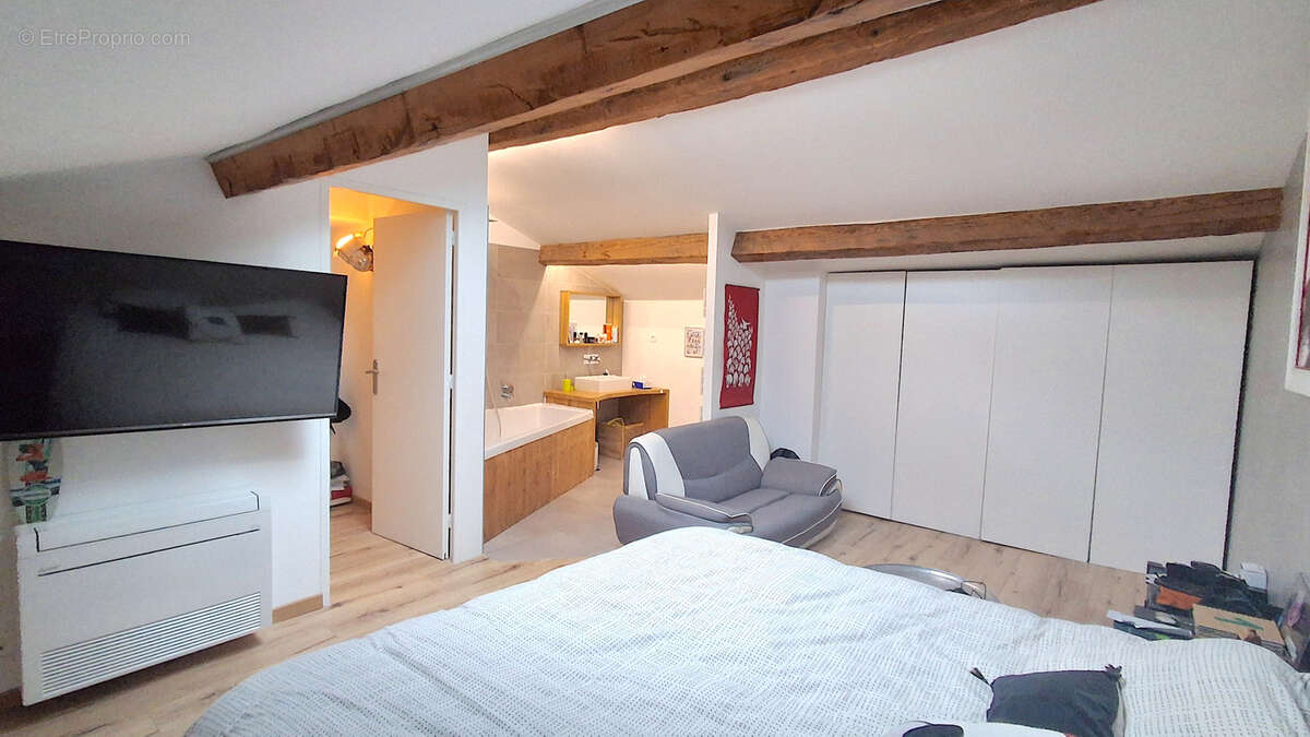 Appartement à ROQUEVAIRE