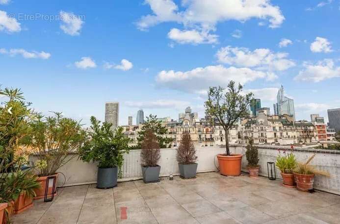 Appartement à NEUILLY-SUR-SEINE