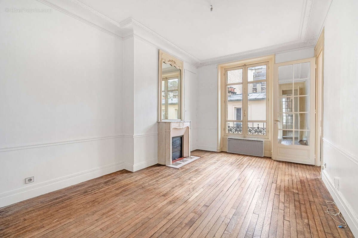 Appartement à PARIS-17E