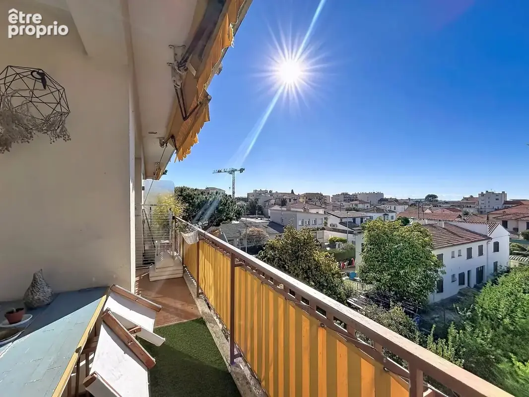 Appartement à SAINT-LAURENT-DU-VAR