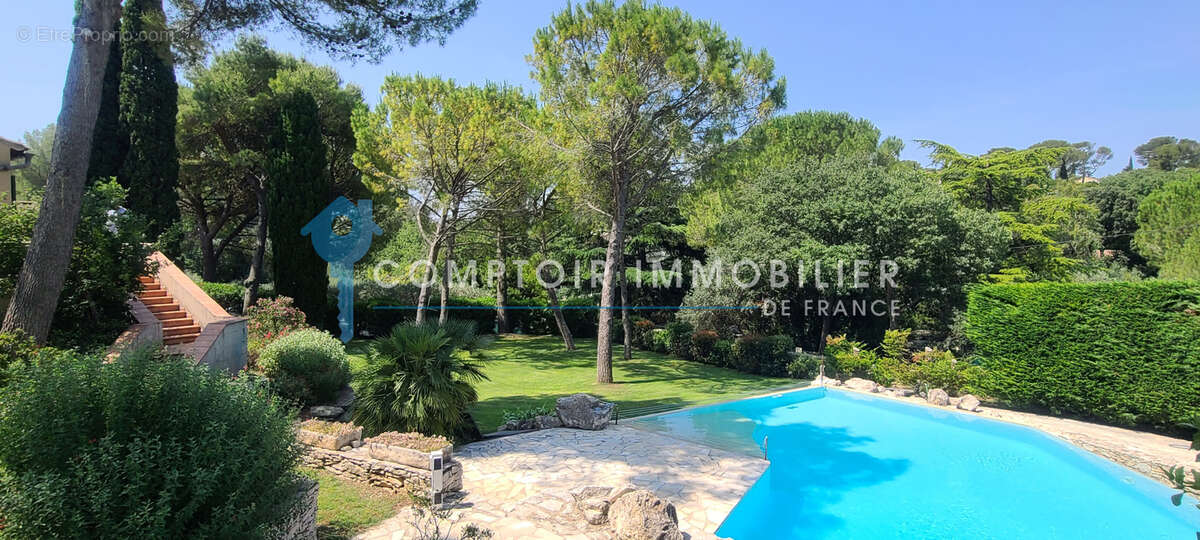 Collines - secteur residentiel - spacieuse villa 5 chambres avec piscine et dependances - photo 5