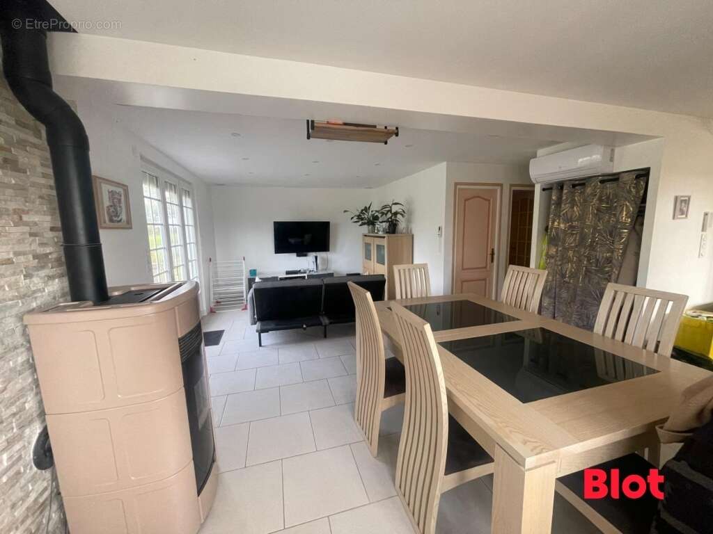 Maison à ARGENTRE-DU-PLESSIS