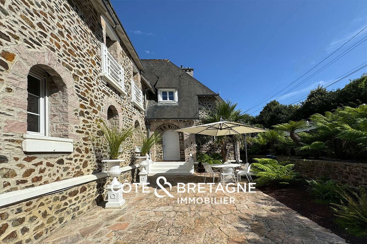 Acheter dans station balneaire propriete vue mer entierement renovee  réf : 2024107 - photo 13