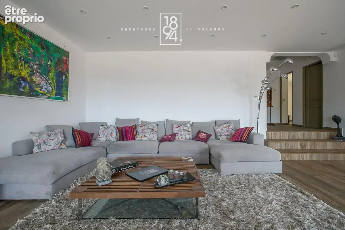 Vue mer – Maison de type 6 de 194 m² sur 1 250 m² de terrain avec piscine, studio indépendant et double garage - photo 9