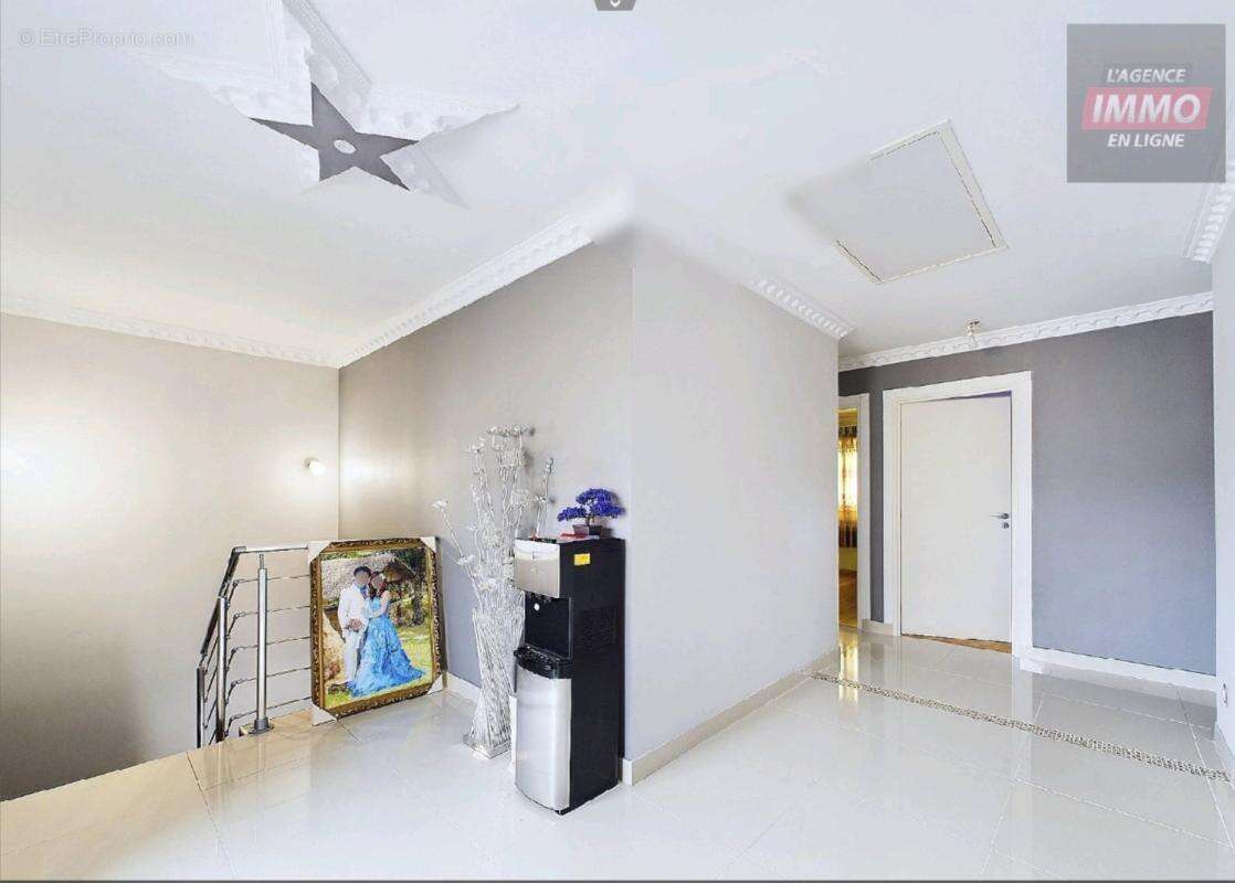 Maison 310 m² à Oissel  - photo 13