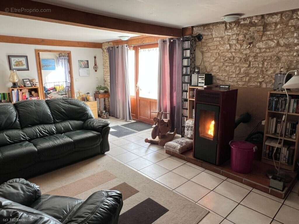 Maison à CELLEFROUIN