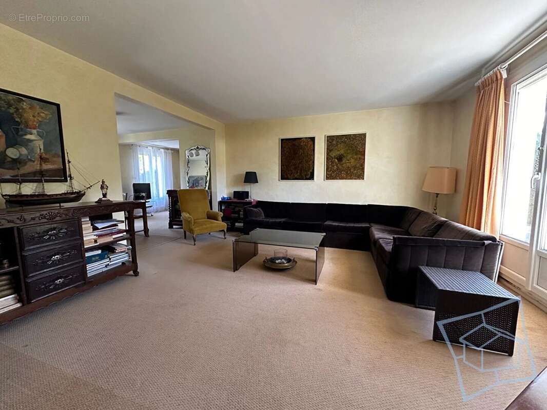 Maison à VOISINS-LE-BRETONNEUX