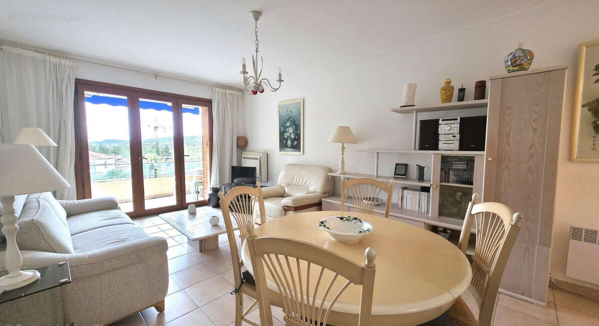 Appartement à BORMES-LES-MIMOSAS