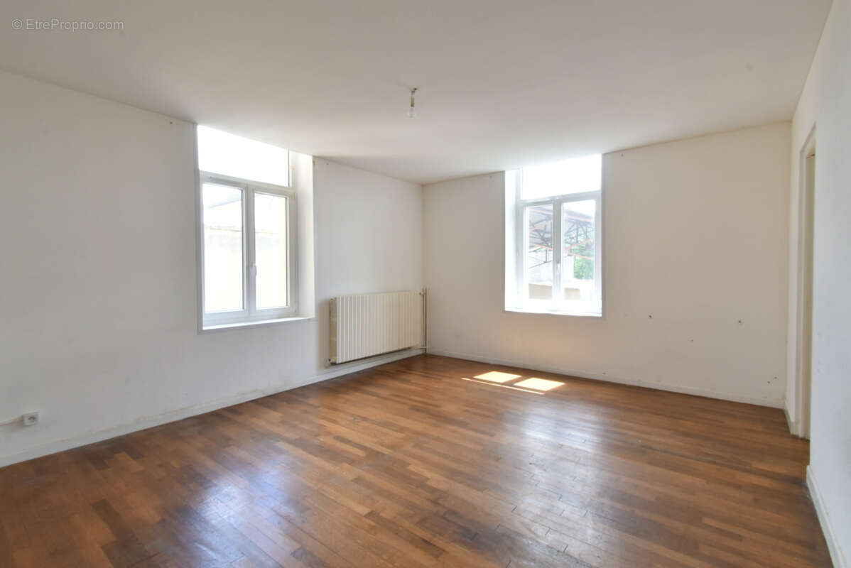 Appartement à COURCELLES-SUR-NIED