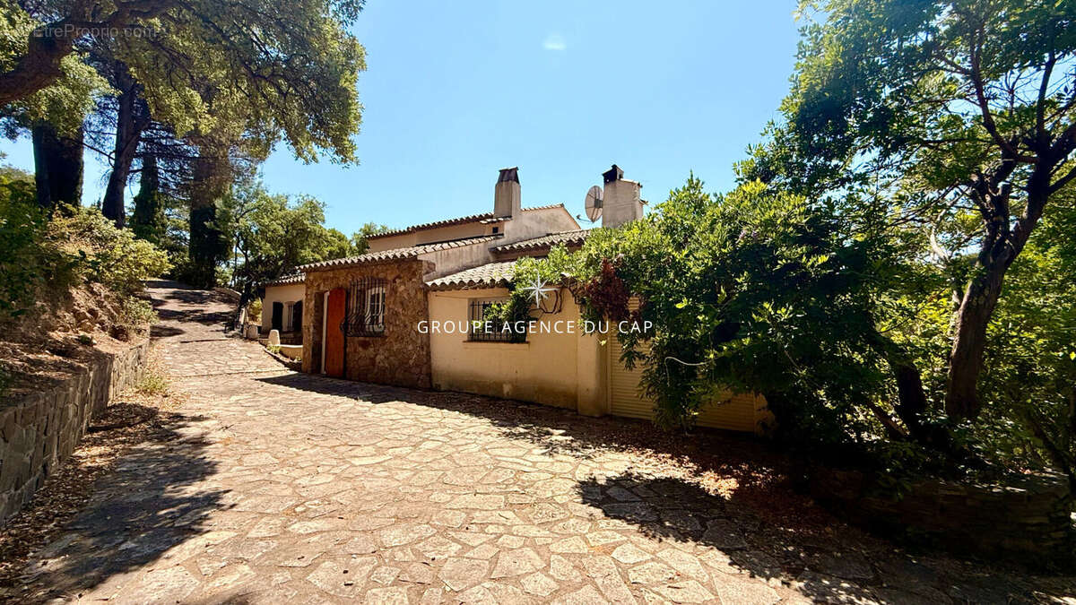 Maison à LES ISSAMBRES