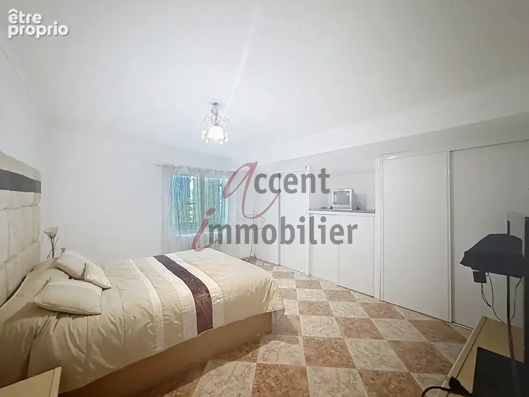 Cabannes, partie de mas de 128m² sur 584m² de terrain - photo 5
