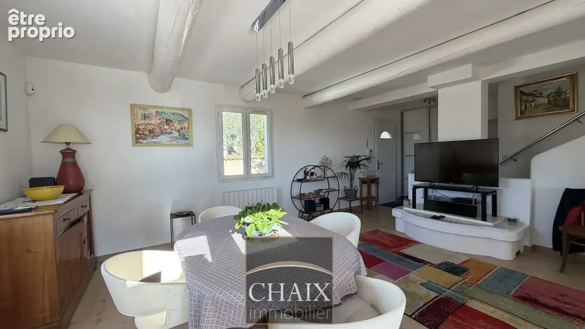 Villa lumineuse avec vue dégagée et piscine. - photo 11