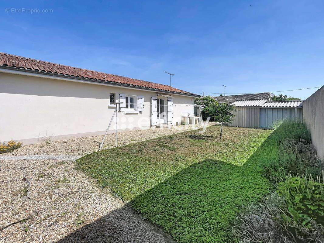 Maison à COUTRAS
