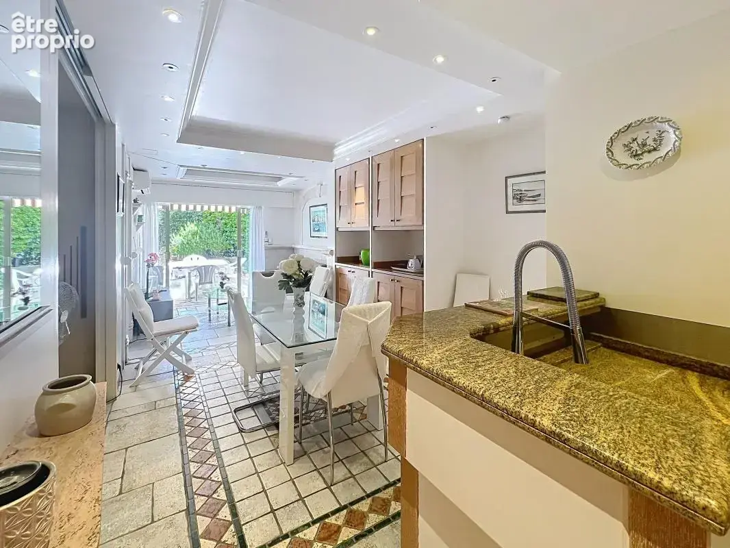 2/3 pièces en rez-de-jardin avec garage et cave dans une résidence de standing avec piscine - photo 3