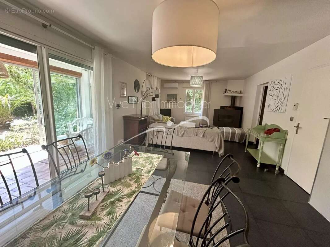 Villa T6. Parc de 2 089 m² avec piscine - photo 10