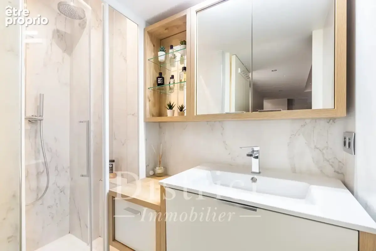 Exclusivité - Ile Saint-Louis. Un appartement de 40m² en excellent état. Plan parfait et 3,80m sous plafond! - photo 8