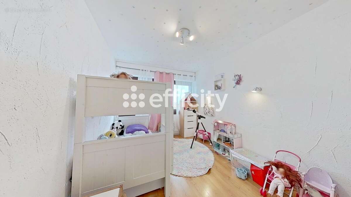 Appartement à LA ROCHE-SUR-FORON