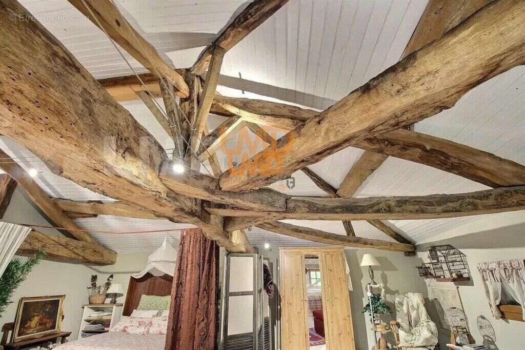 Maison de charme avec piscine et dépendances – 218 m² – (17400) - photo 8