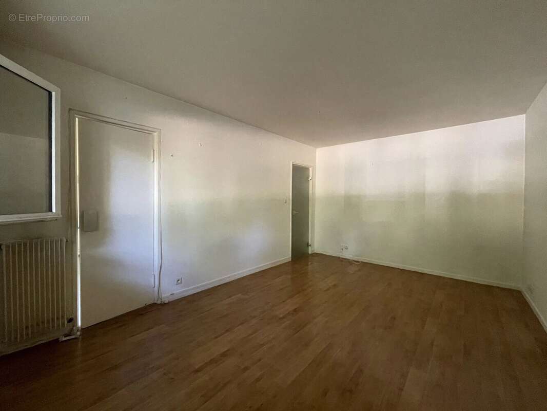 Grand studio dans un bel environnement - parking - photo 5