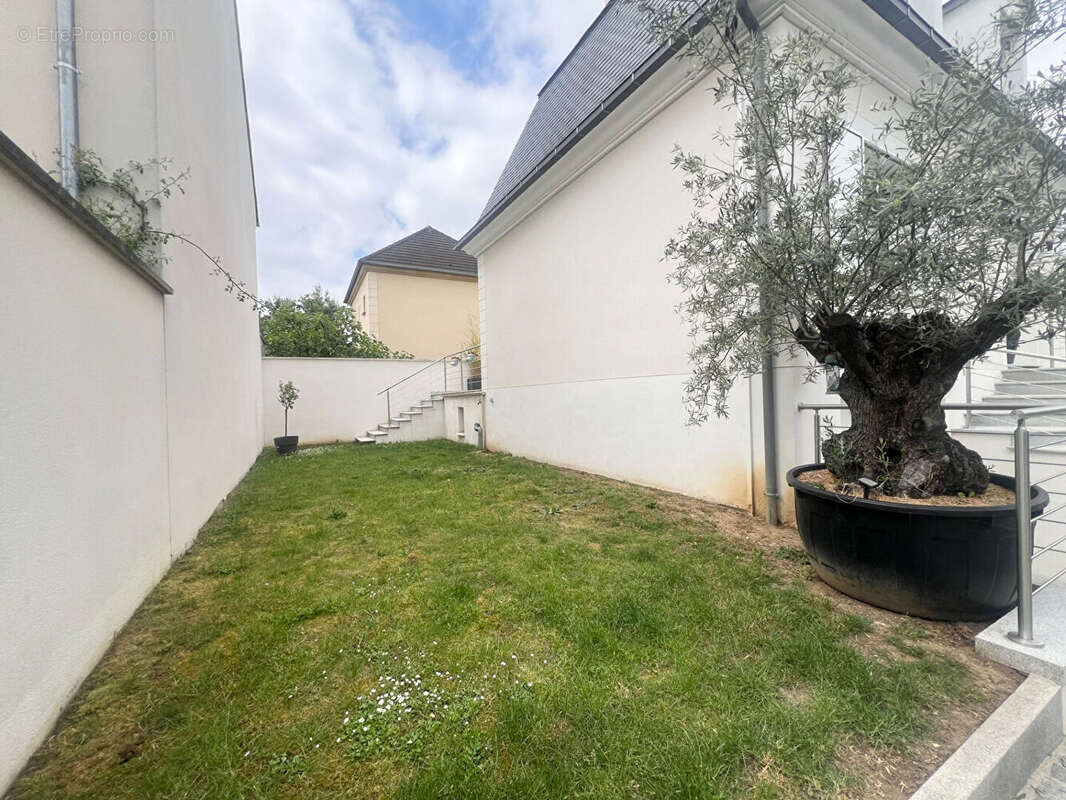 Maison à SARTROUVILLE