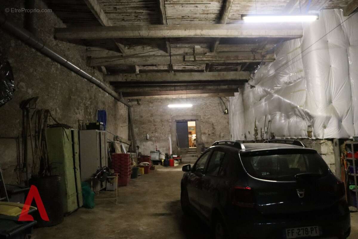 Maison vigneronne avec grand potentiel et piscine - photo 14