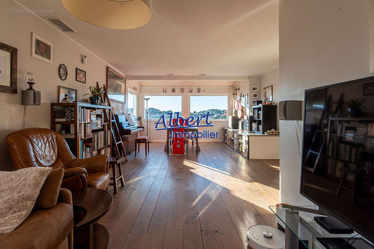 Villa spacieuse à vendre à Ollioules - Calme et confort garantis ! - photo 9