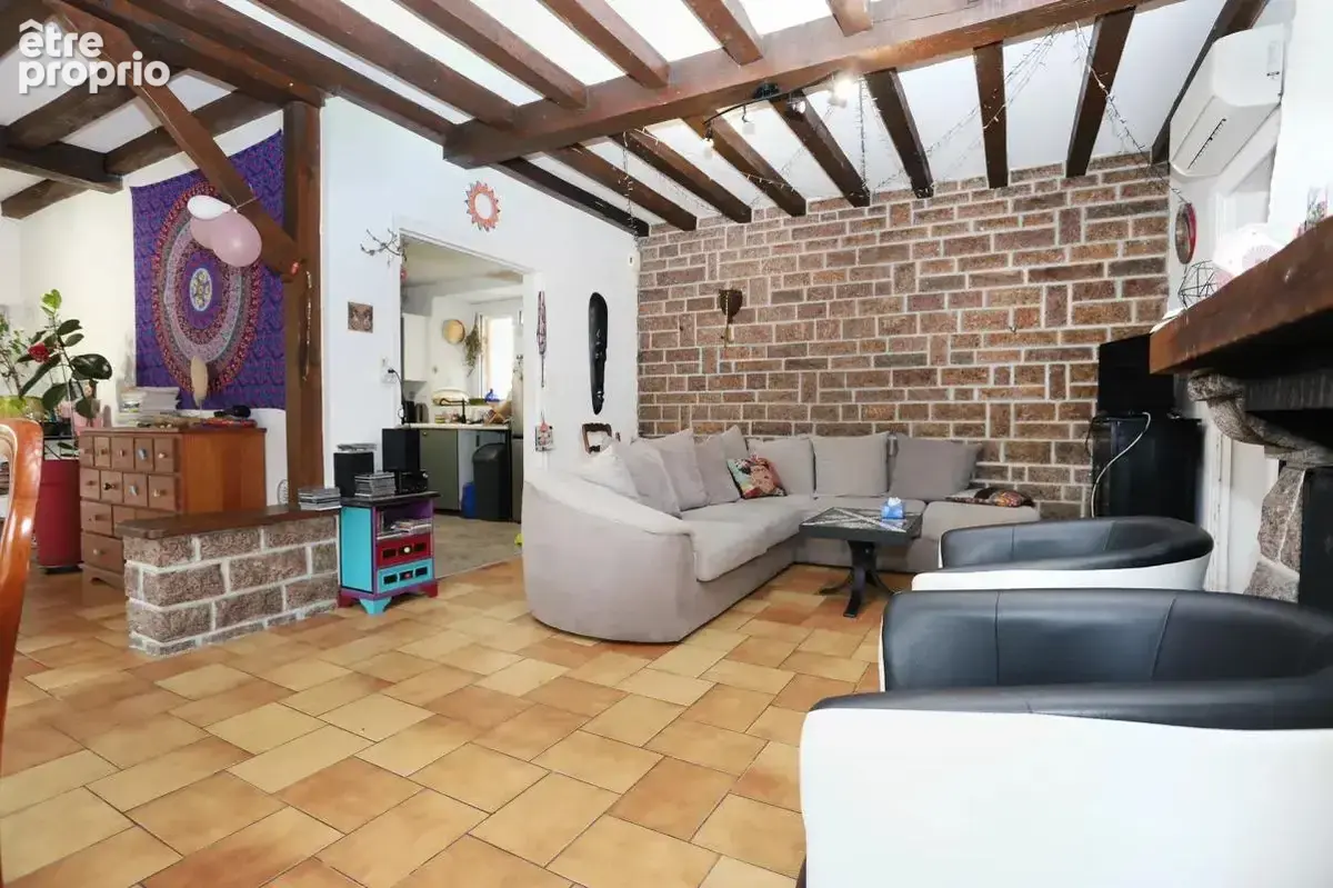 Maison de 9 pièces de 183 m² à Saint-Aubin-du-Cormier - photo 1