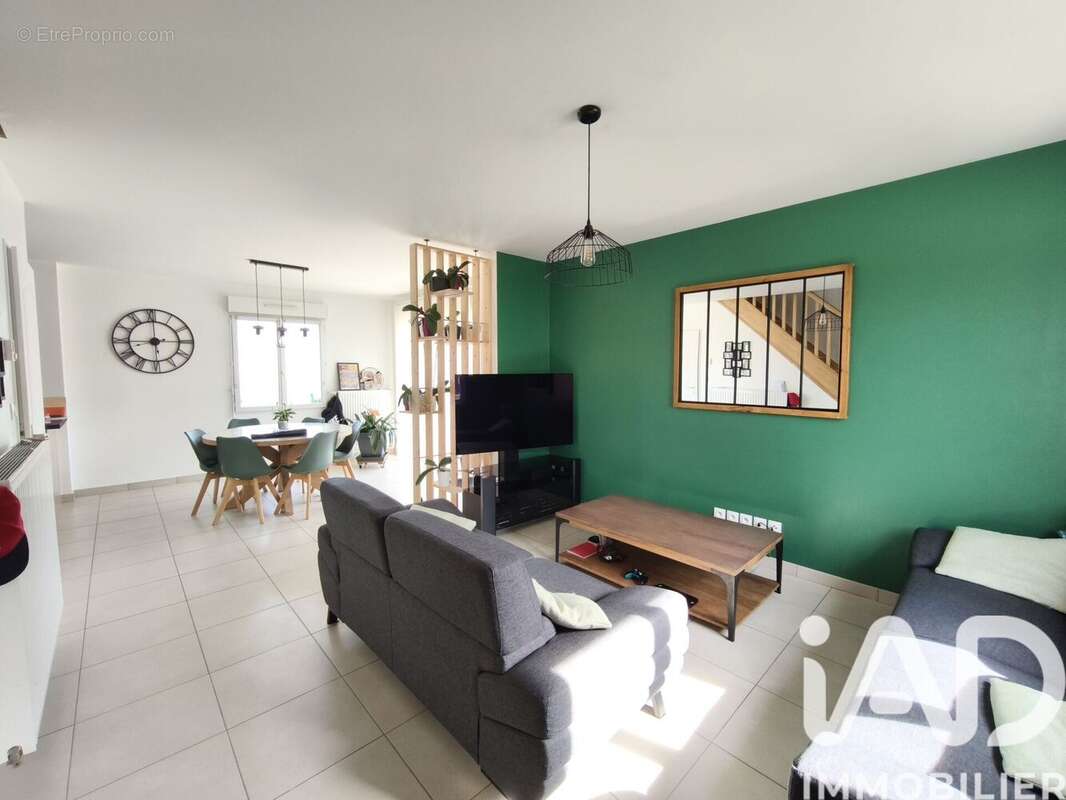Maison 110 m² à Peroy-Les-Gombries  - photo 2