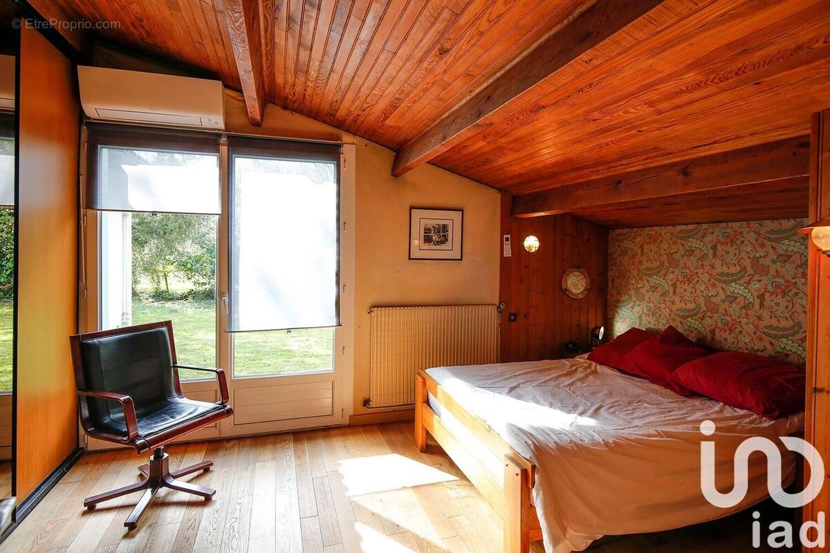Maison 130 m² à Saint-Loubes  - photo 7