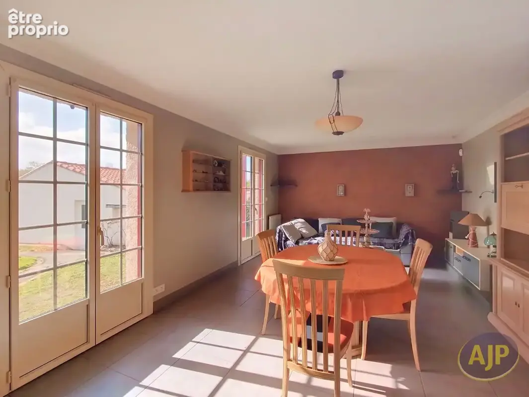 Maison de plain-pied avec dépendance - photo 2