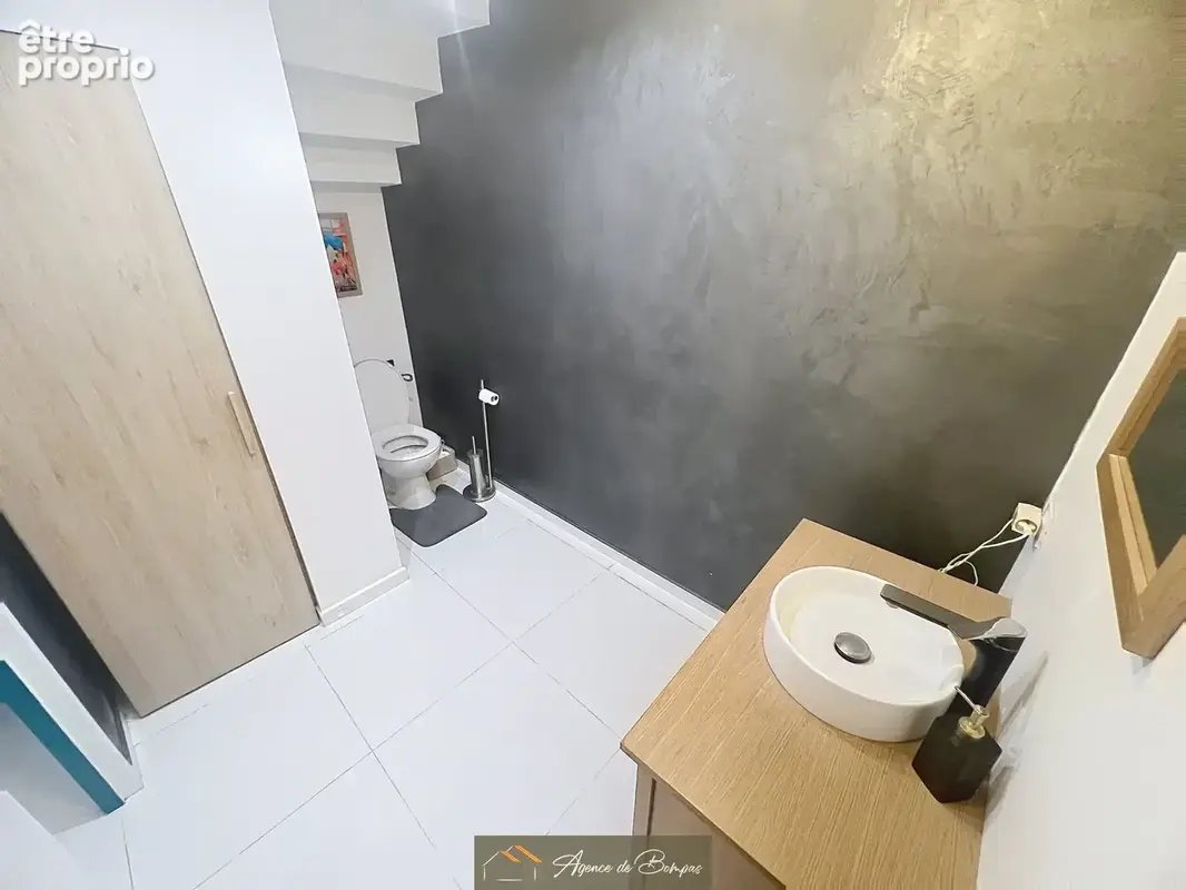 Appartement entierement renove  de type 2 65.77 m2 - photo 12