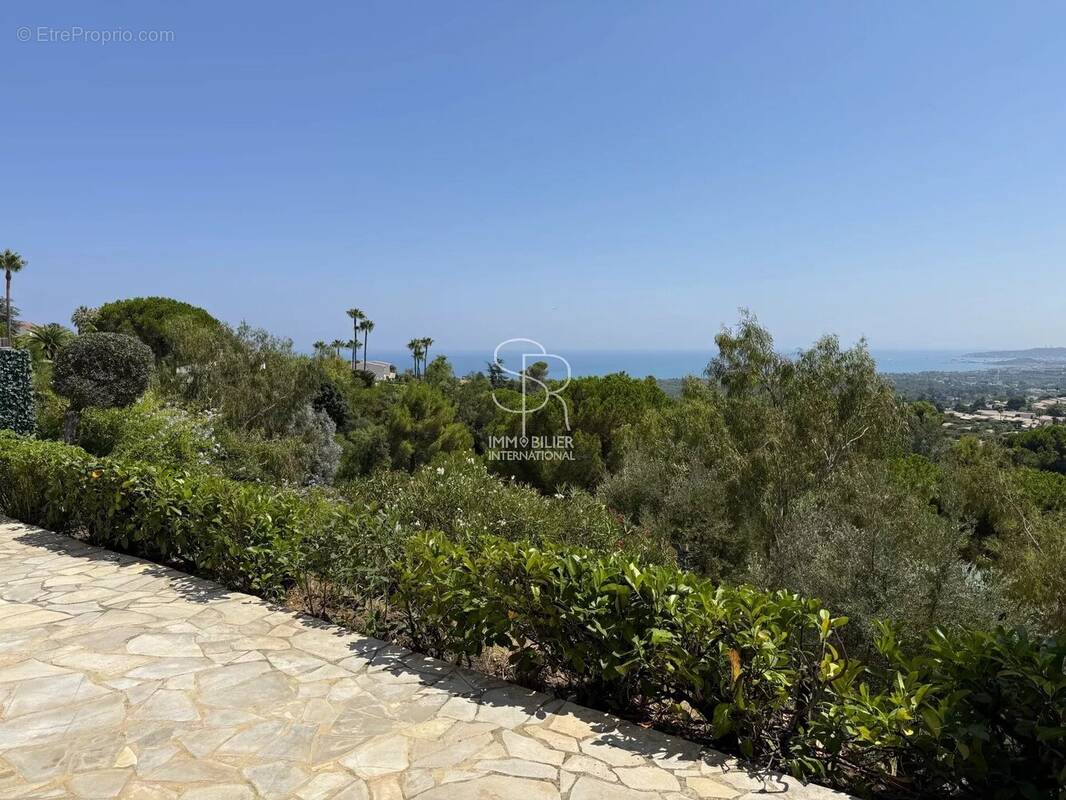 Appartement à VILLENEUVE-LOUBET