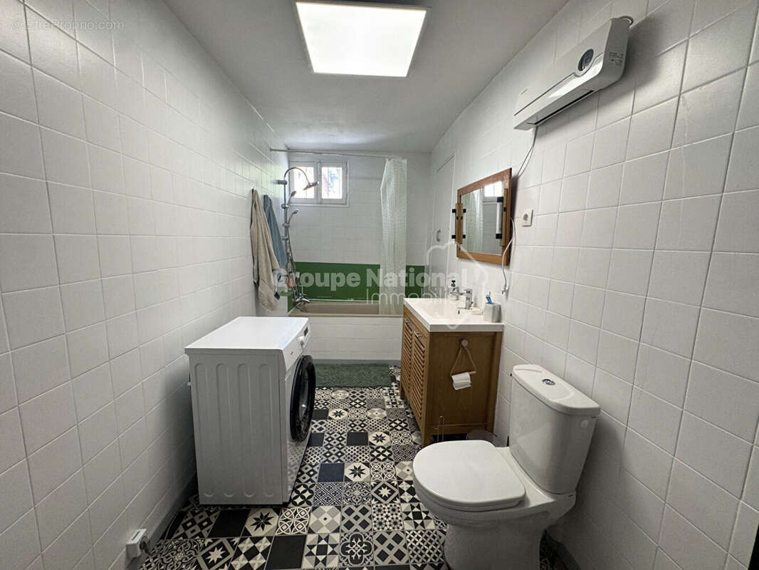 Maison de ville   découpée en 2 logements avec garage et cave - photo 9