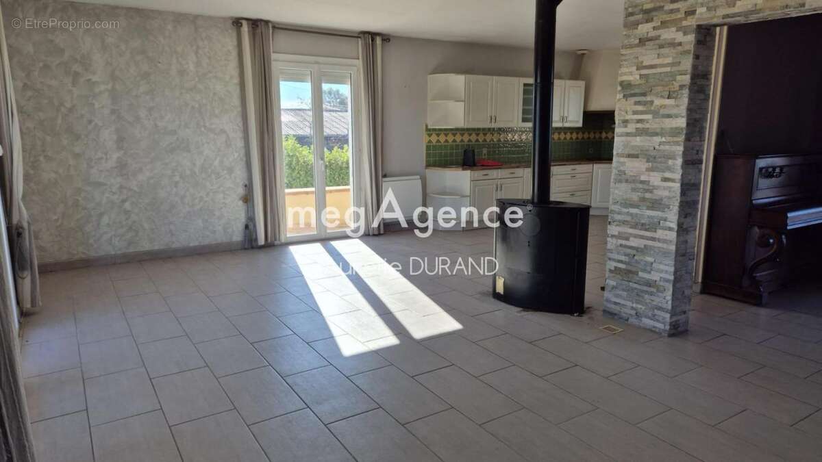 Maison à PINS-JUSTARET