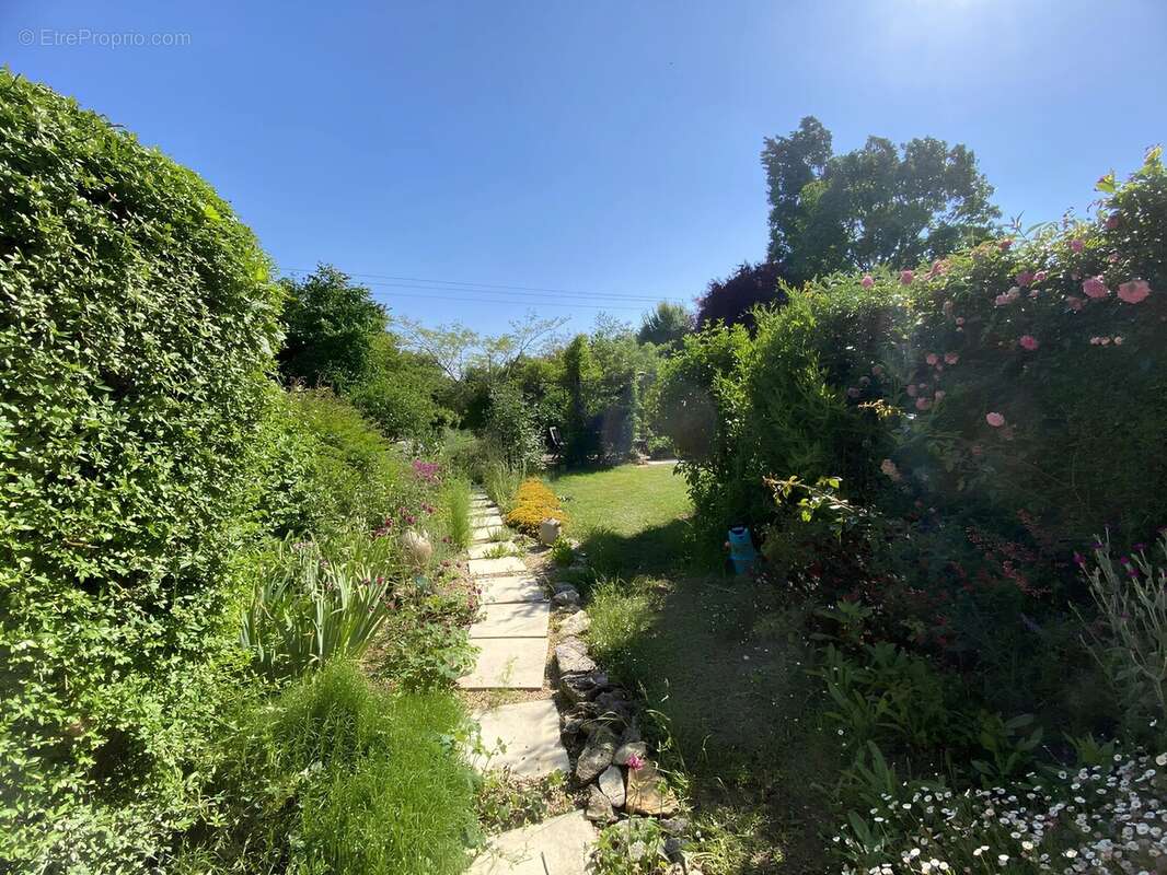 Maison en pierre avec piscine et vaste jardin arboré à la campagne - photo 2
