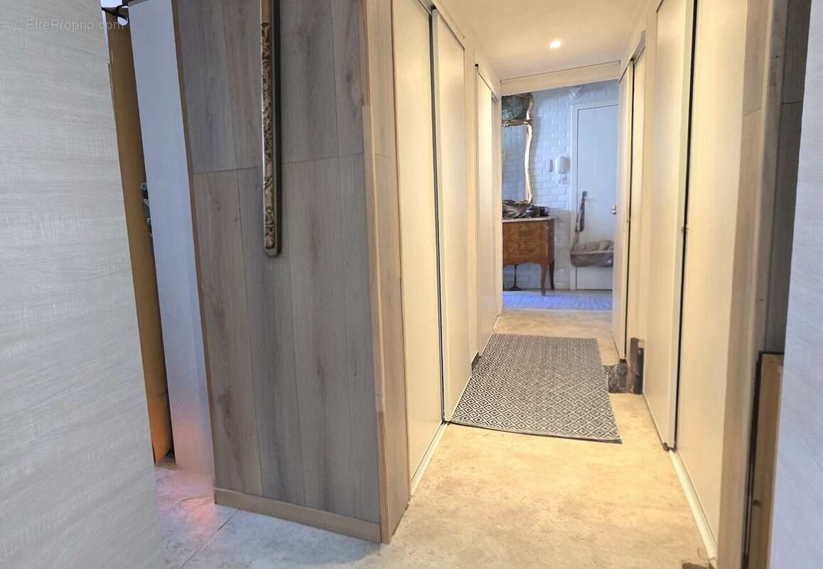 Sete - appartement traversant type 5 - photo 8