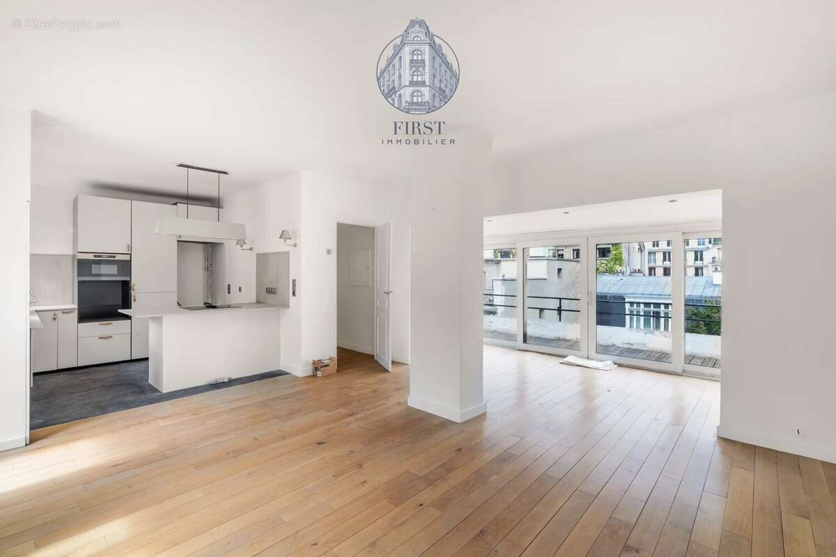 Appartement à PARIS-16E