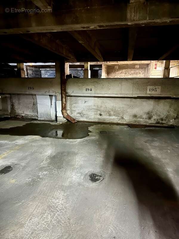 Parking à PARIS-20E